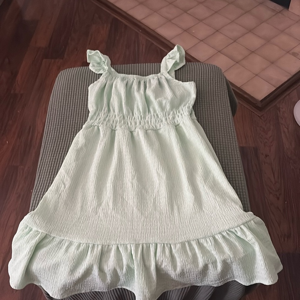 Summer dress for girls, size 8. Pretty green material with ruffle straps.